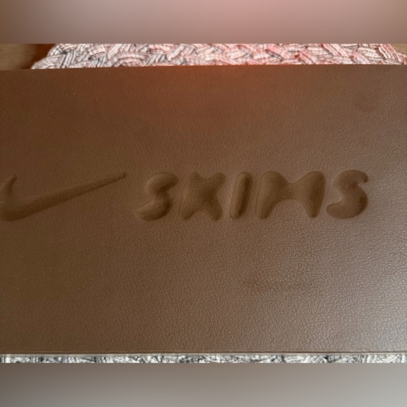 SKIMS Nike Rift Mesh - Picture 4 of 7